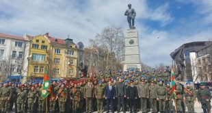 Плевенският гарнизон отбеляза празника си с тържествен ритуал и награждаване