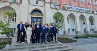 Делегации от побратимени градове посетиха Плевен за празника на града, подчертаха важността на международното сътрудничество и обмениха покани и подаръци