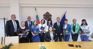 Осем педагози от Плевен наградени с грамоти „Неофит Рилски“ в навечерието на 24 май