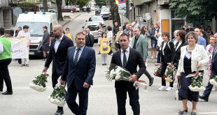 Плевен отбеляза 24 май с празнично шествие и ритуал в чест на Кирил и Методий, областният управител Николай Абрашев и кметът Валентин Христов сред присъстващите