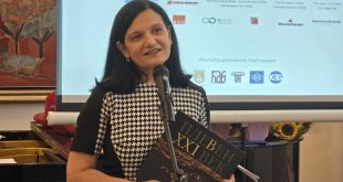 Силвия Златкова представи книгата „Плевен в XXI век“ в художествена галерия в Плевен