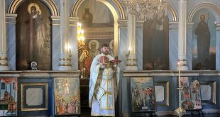Отец Милен, новоиздигнат в иконом, призова вярващите към добродетелност в неделната проповед в плевенската църква „Света Параскева“