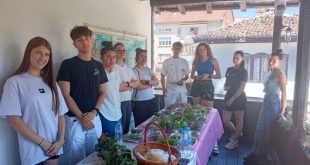 Плевенски ученици празнуват Еньовден, учат се да разпознават и прилагат лечебни билки