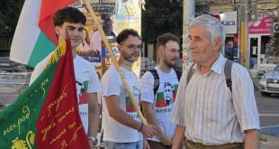 Начало на 31-вия Национален поход „По стъпките на Апостола“ в Плевен пред паметника на Васил Левски