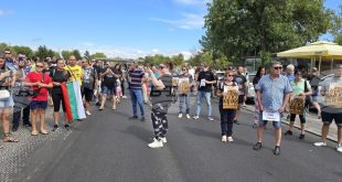 Граждани блокират пътя Бяла – Ботевград в протест срещу водната криза в Плевен и региона