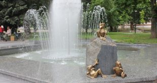 Възстановена е емблематичната фигурка на жабка при Водната каскада в Плевен след вандалски акт