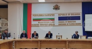 На заседание на Областния кризисен щаб в Плевен обсъдиха нови мерки за разрешаване на водната криза: започна изграждане на хидрофорни системи и оросяване на кладенци, а водата от река Вит бе обявена за годна за питейни цели