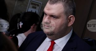 Парламентът ще работи въпреки липсата на кворум и водната криза в Плевен, уверява Делян Пеевски