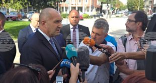 Президентът Радев и премиерът Желязков отрекоха скандал със самолета на Урсула фон дер Лайен, наричайки го измислен, след доклади за руска намеса в GPS навигацията над Пловдив