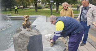 Възстановиха емблематичната композиция с жабките при Водната каскада в Плевен след вандалски актове