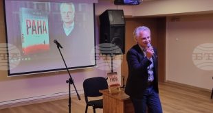 Захари Карабашлиев вдъхнови плевенчани с литературно послание и лични разговори в библиотека „Христо Смирненски“