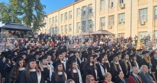 Медицинският университет – Плевен връчи дипломи на 135 професионалисти по здравни грижи сред тревожни данни за недостиг в сектора