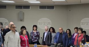 Общинският съвет в Плевен утвърди ново решение за предоставяне на класни стаи на ОУ „Валери Петров“ сред бурни дебати и преразгледа изменения в Наредба №2 за опазване на околната среда