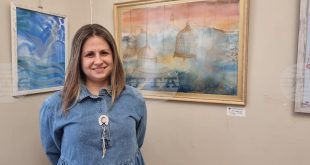 Ралица Енчева разкрива „Отвътре навън“ в нова изложба, предизвикваща себе си с акварели, стъкло и керамика