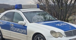Тежкотоварен камион самокатастрофира на път I-3 край Козар Белене, движението е двупосочно в една лента