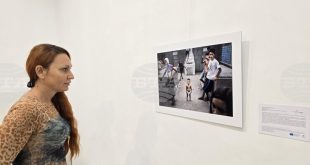Фотографска изложба в Плевен разказва житейски истории в контекста на глобални кризи чрез творбите на Ян Граруп и Клаус Бо