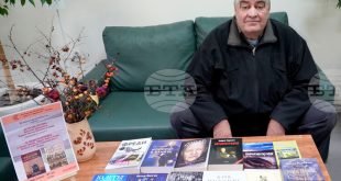 Дългогодишният кореспондент на БТА Малин Решовски дари нови издания на Регионална библиотека „Христо Смирненски“ в Плевен, включително мемоарите на Антъни Хопкинс и книги от плевенски журналисти