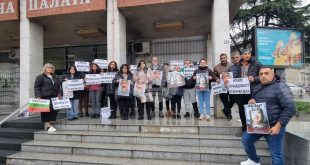 Протест в Плевен: Близки на жертви на катастрофа настояват за справедливост и бърза присъда пред Съдебната палата