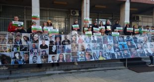 Протест в Плевен срещу войната по пътищата и в подкрепа на справедливостта за катастрофата с 12-годишната Сияна Попова