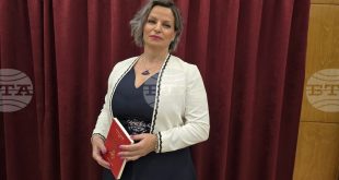 Росица Гергова представи първата си книга „Съкровищница за родово благополучие“ в Плевен, насочена към свързаността с родовите корени и традиции