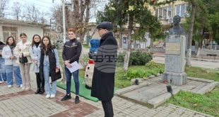 В Тръстеник почетоха паметта на летеца Павел Павлов с участието на ученици и местни жители