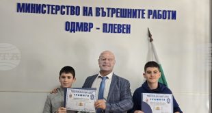 Две момчета от Плевен наградени за намиране и връщане на изгубен телефон и документи