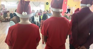 Коледни тържества в Центровете за настаняване от семеен тип в Плевен събраха дарители и приятели на празничен финал на годината