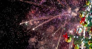 Коледните светлини в Плевен запалени с празничен спектакъл и откриване на ледена пързалка и Коледно градче