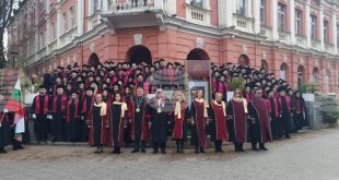 Медицинският университет в Плевен дипломира 159 млади лекари от Випуск 2025 с тържествена церемония и шествие в центъра на града