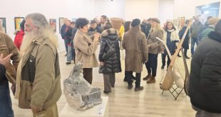 Плевенските художници представиха близо 100 произведения в празнична коледна изложба