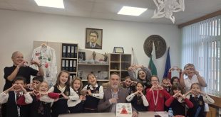 Ученици от Плевен донесоха коледна магия и доброта в УМБАЛ „Д-р Георги Странски“ с проекта „Пътят на сърцето“