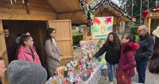 Ученическият парламент на Плевен организира благотворителен базар в Коледното градче в подкрепа на деца в нужда