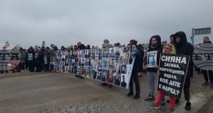 Граждани блокираха пътя Бяла–Ботевград при Телиш в протест срещу войната по пътищата след смъртта на Сияна и д-р Цветан Костадинов