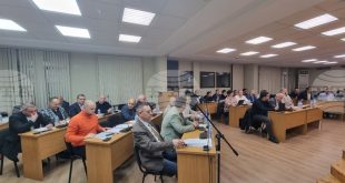 Общинският съвет в Плевен обсъжда промени в местните такси и цените на услугите, включително почасовото паркиране, и план-сметката за такса смет за 2026 г.