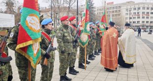 Осветиха бойните знамена на военните формирования от гарнизон Плевен на традиционния богоявленски водосвет пред паметника на Девета пехотна плевенска дивизия