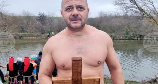 Петър Василев пръв извади богоявленския кръст от река Вит и си пожела здраве за всички