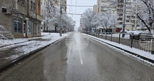 Плевен обработва улиците и тротоарите срещу заледяване при предстоящи ниски температури