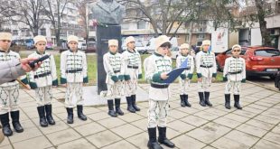 Плевен отбеляза 178 години от рождението на Христо Ботев с тържествено отбелязване и поднасяне на цветя пред паметника му