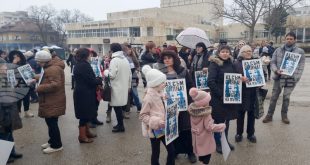 Протест пред Община Червен бряг срещу войната по пътищата и пускането под гаранция на обвиняемия за смъртта на д-р Цветан Костадинов