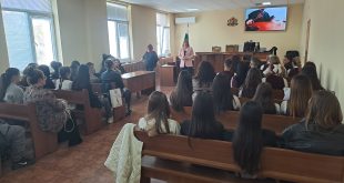 Споделете текста или основните факти от статията, за да напиша 10-думово заглавие на български.