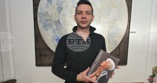 Ангел Антонов представи в Плевен книгата си Весталка на операта, посветена на Райна Кабаиванска по повод 90-годишнината ѝ