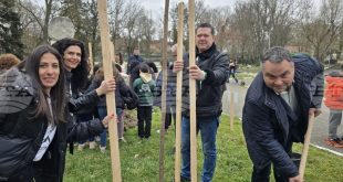 В Долни Дъбник засадиха пет каталпи в Алея на живата памет за 125 години от рождението на Илия Бешков