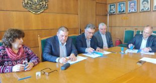 Община Плевен и социалните партньори в образованието подписаха колективен трудов договор за предучилищното и училищното образование в общината
