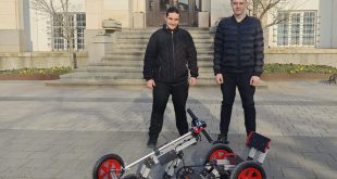 Ученици от Плевен сглобиха единствен по рода си лего картинг и го тестват на площад Възраждане