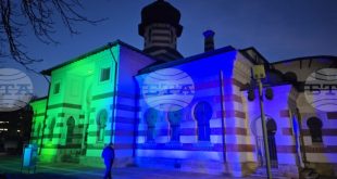 Фасадата на галерия Колекция Светлин Русев в Плевен грейна в синьо-зелено за Световния ден на лимфедема в подкрепа на кампанията Светлини на надеждата