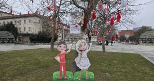 Центърът на Плевен грейна в червено и бяло за Баба Марта с участието на 46 детски градини и училища