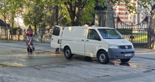 Започна основно миене на централната пешеходна зона в Плевен от Централната поща до Старата главна