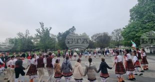 С танцов фестивал започнаха Пролетните фолклорни празници на учениците от Плевен и областта във Военния клуб в града