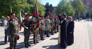 В Плевен осветиха бойното знаме на Пето бригадно командване на площад „Възраждане“ пред параклис-мавзолей „Свети Георги Победоносец“