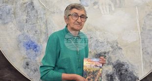 Венета Йочева представи в Плевен шестата си книга Лозето на съдбата в галерия Колекция Светлин Русев